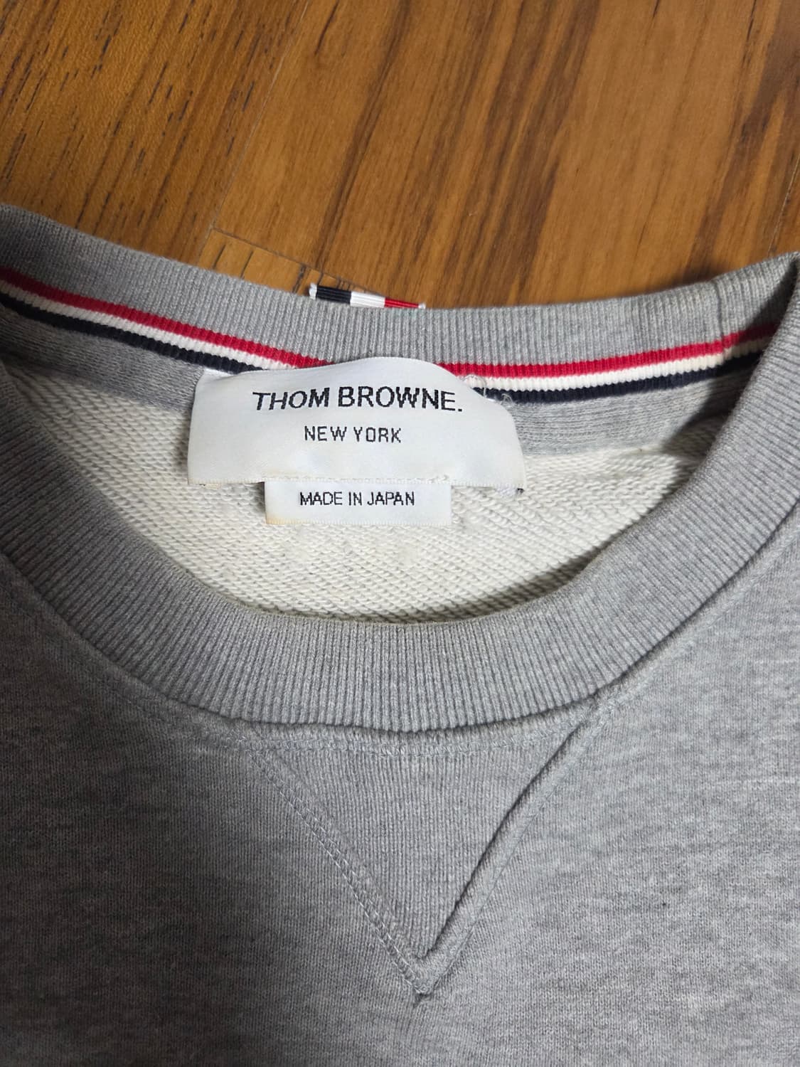 톰브라운 그레이 사선 스웻셔츠 상품이미지3
