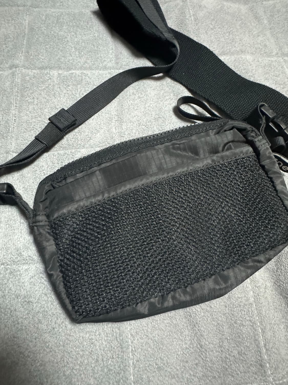 아크네 스튜디오 페이스 모티브 크로스백 상품이미지2