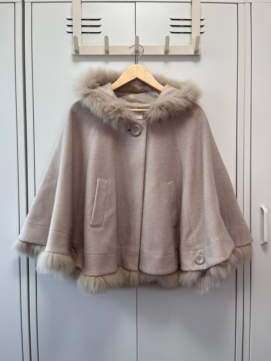 Cara 핑크베이즈 퍼 케이프 코트 상품이미지2