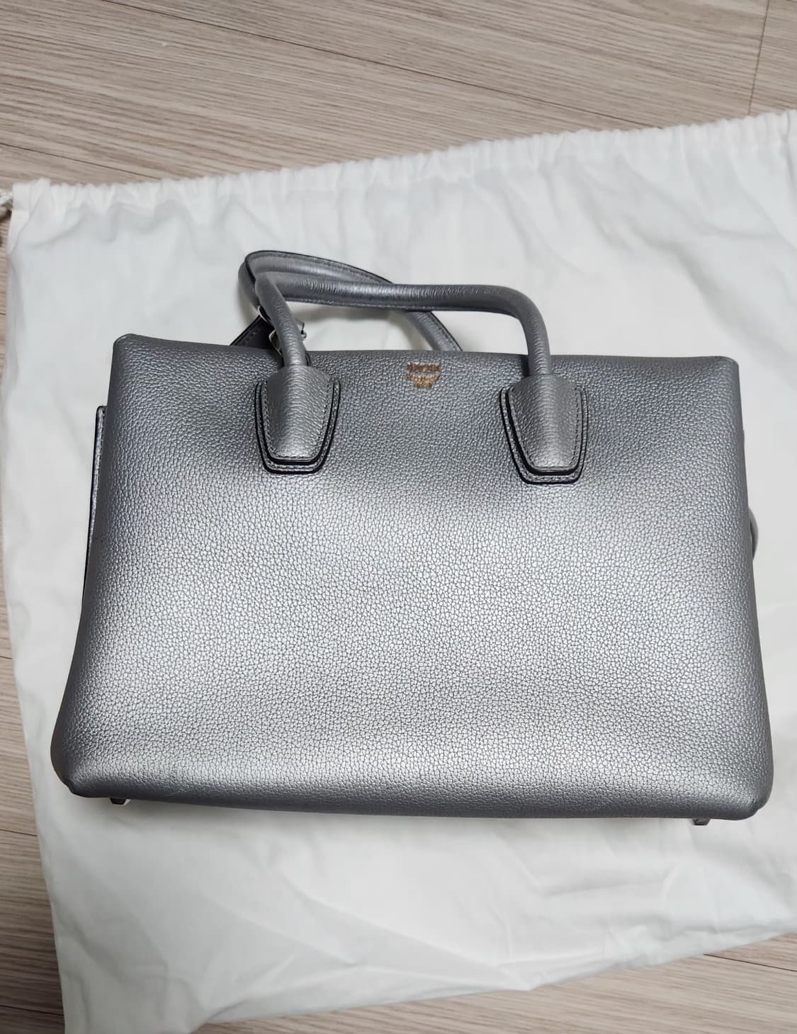 MCM 밀라 숄더 도트백 실버 상품이미지2