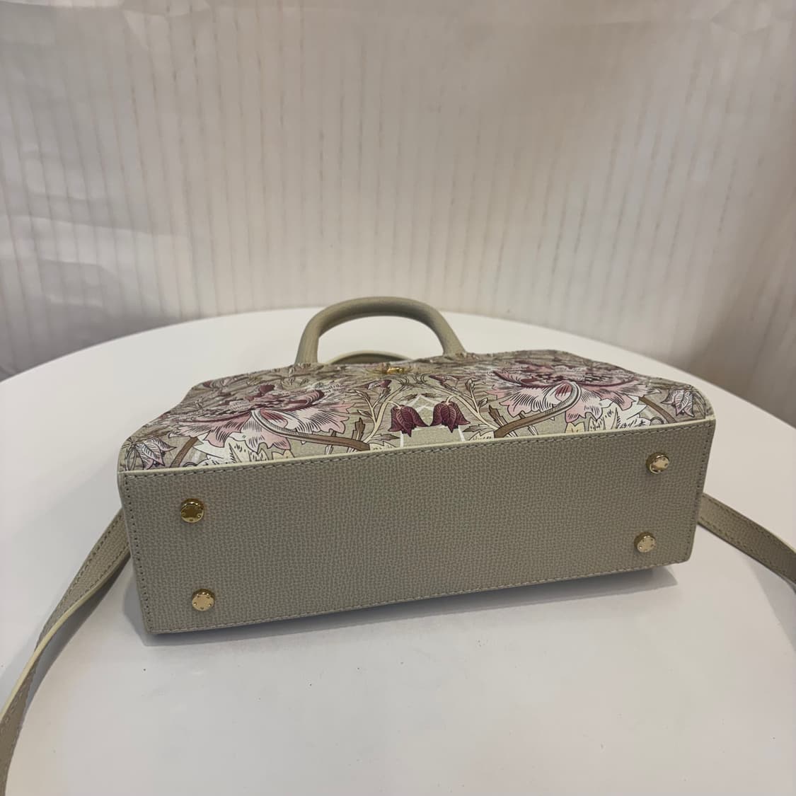 정품 아이그너 플라워 투웨이 크로스백     상품이미지6