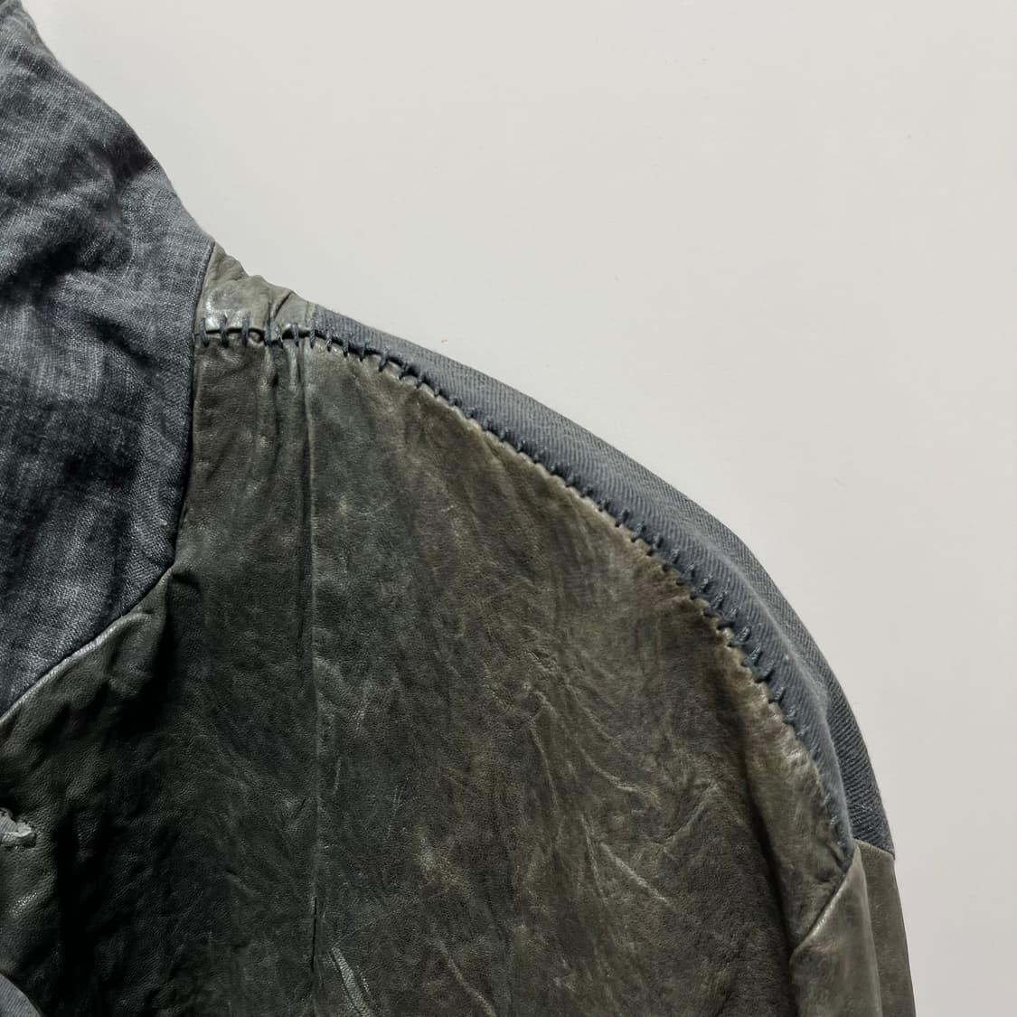 트랜짓 수소봉제 스탠드카라 램스킨자켓 상품이미지5