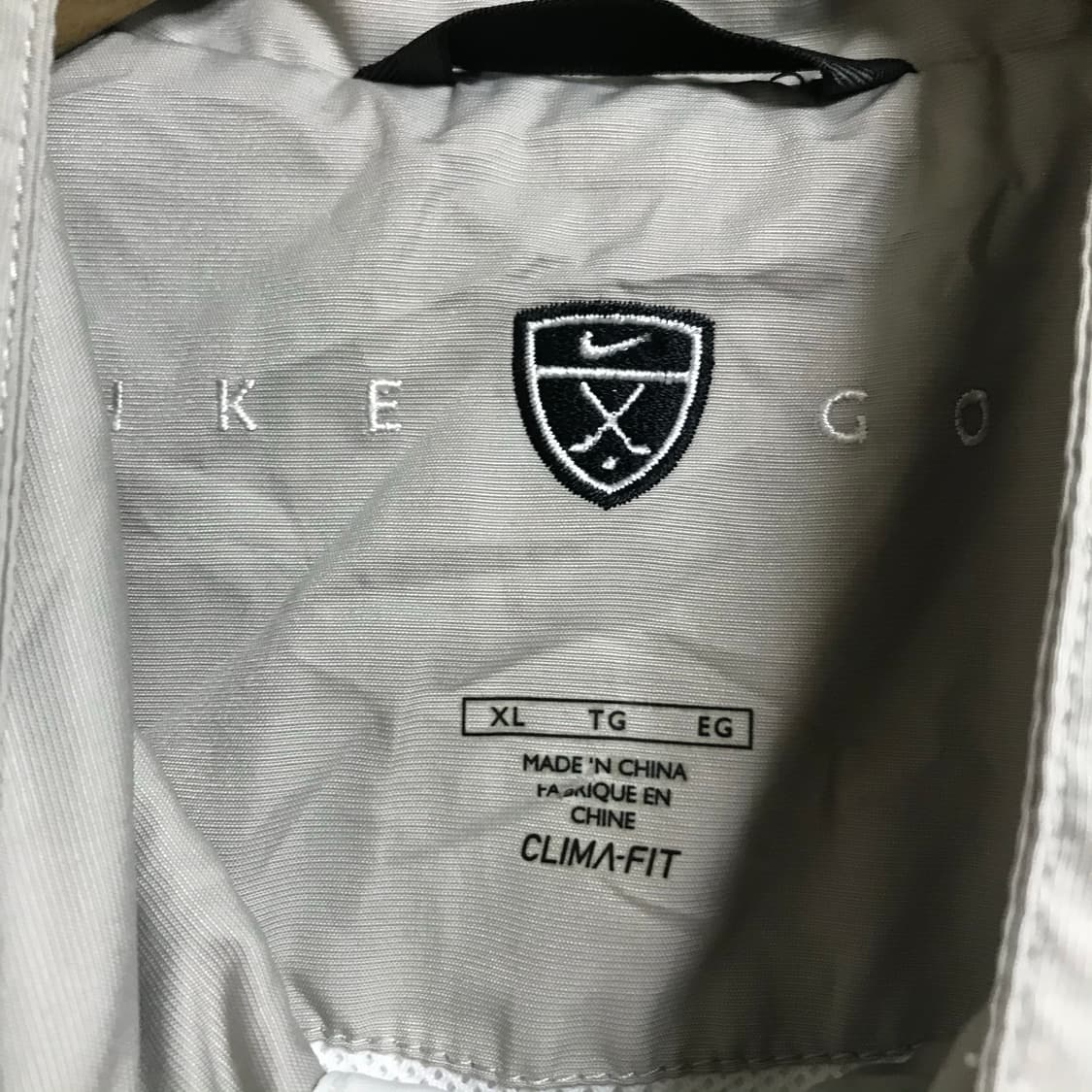 나이키 베이지톤 흰색 바람막이 상품이미지3