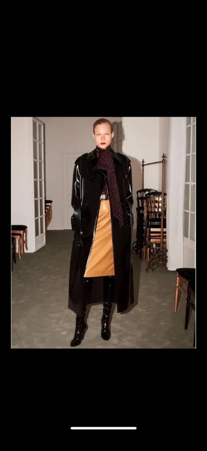 생로랑 페이턴트 트렌치코트 급처 상품이미지4