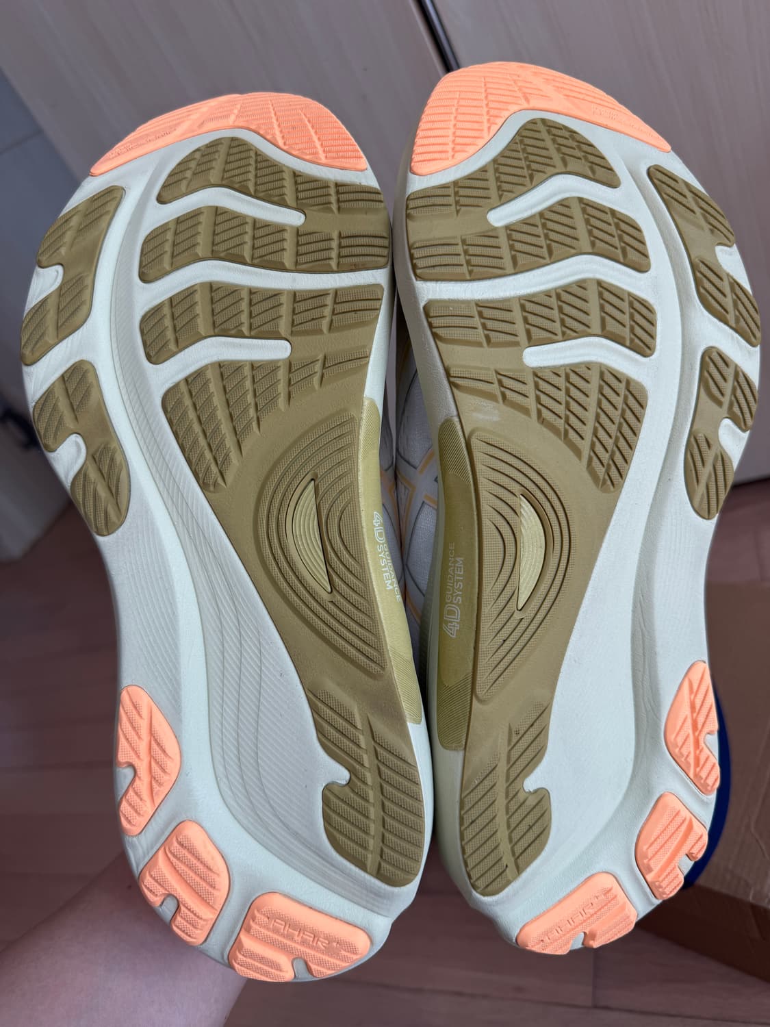 [300] 아식스 젤 카야노 32 4E 화이트 오렌지 글로우 상품이미지7