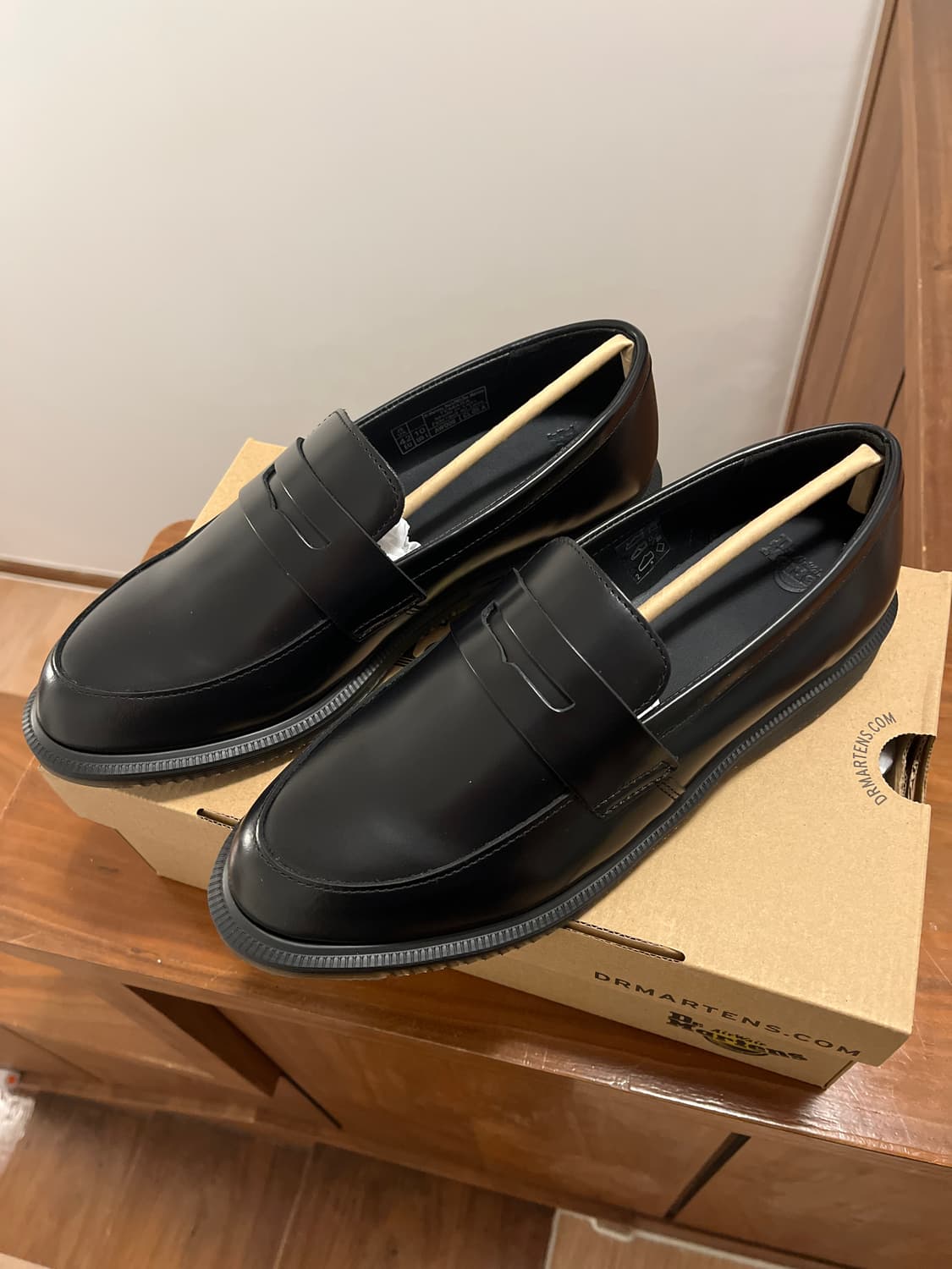 닥터마틴 테마라 로퍼 블랙 폴리시드 스무스 상품이미지1