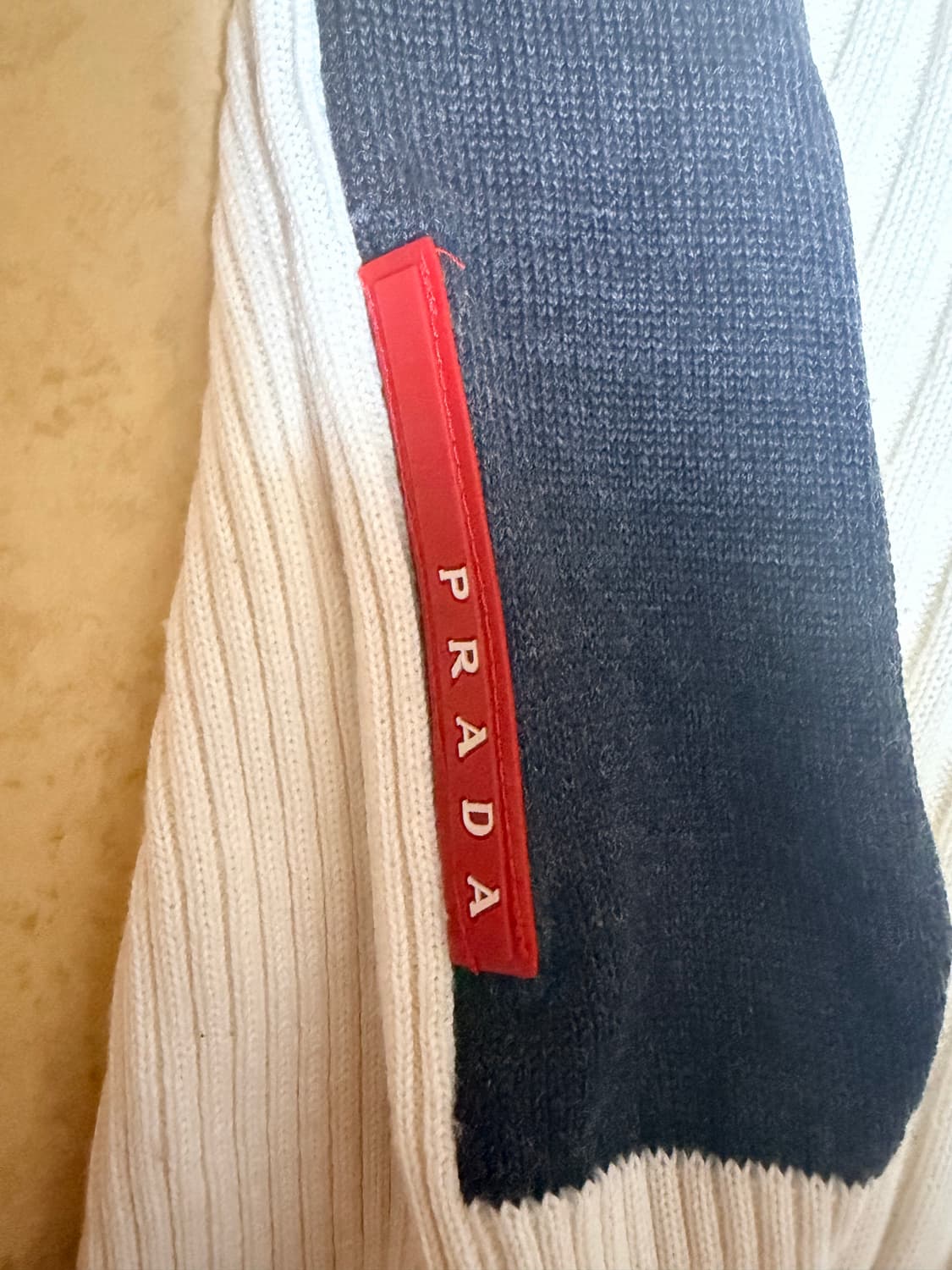 프라다 니트 판매합니다 상품이미지2