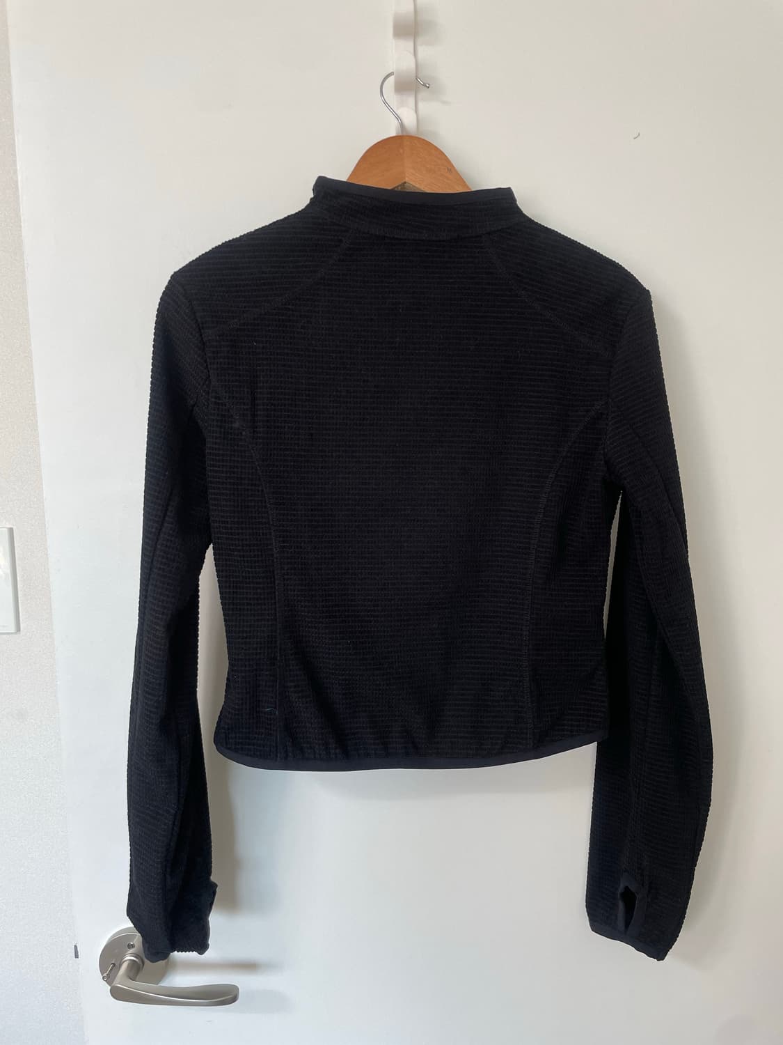 디퍼런티스 상의 탑 블랙 상품이미지3