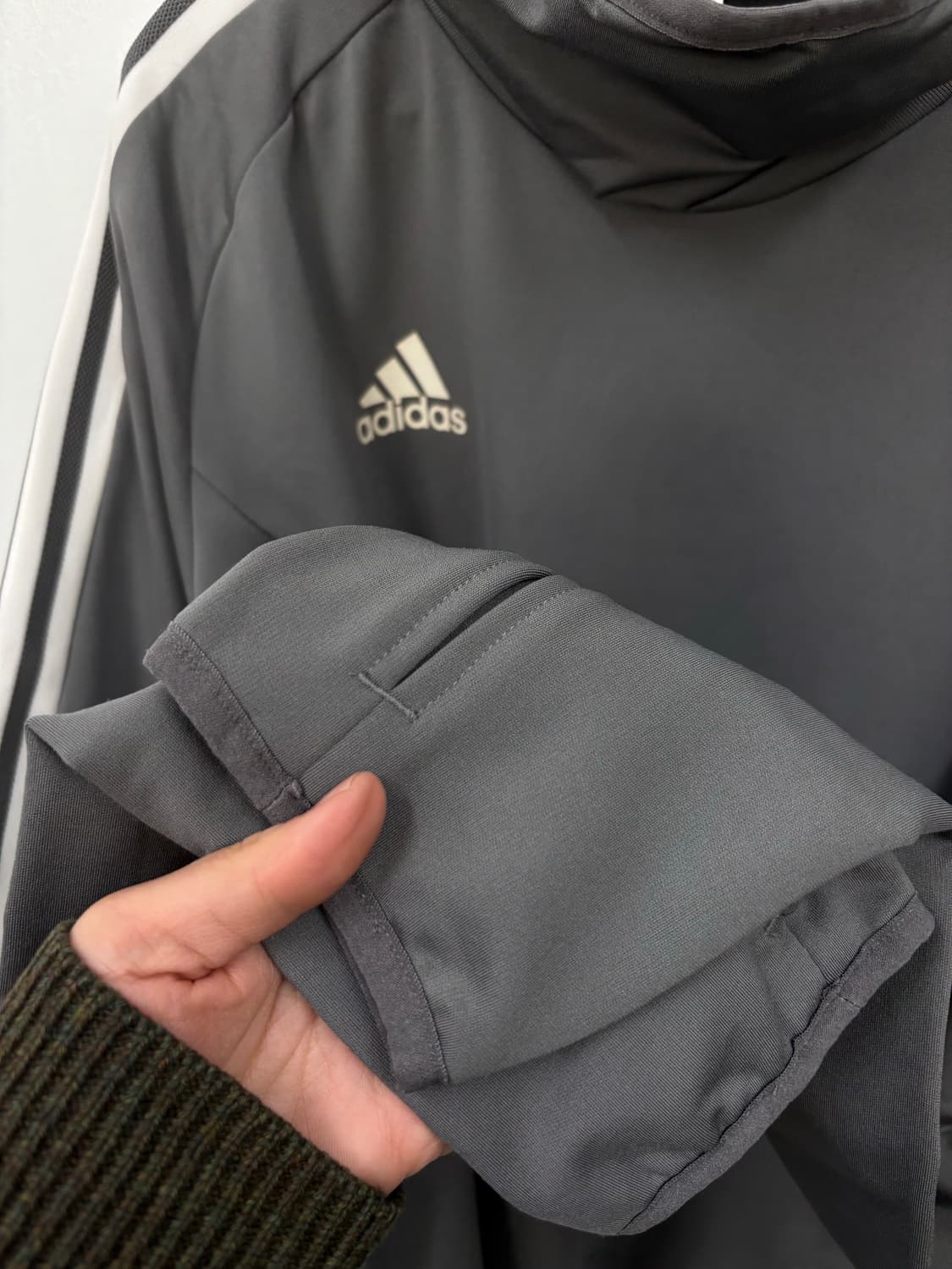 아디다스 기모 긴팔티 상품이미지3