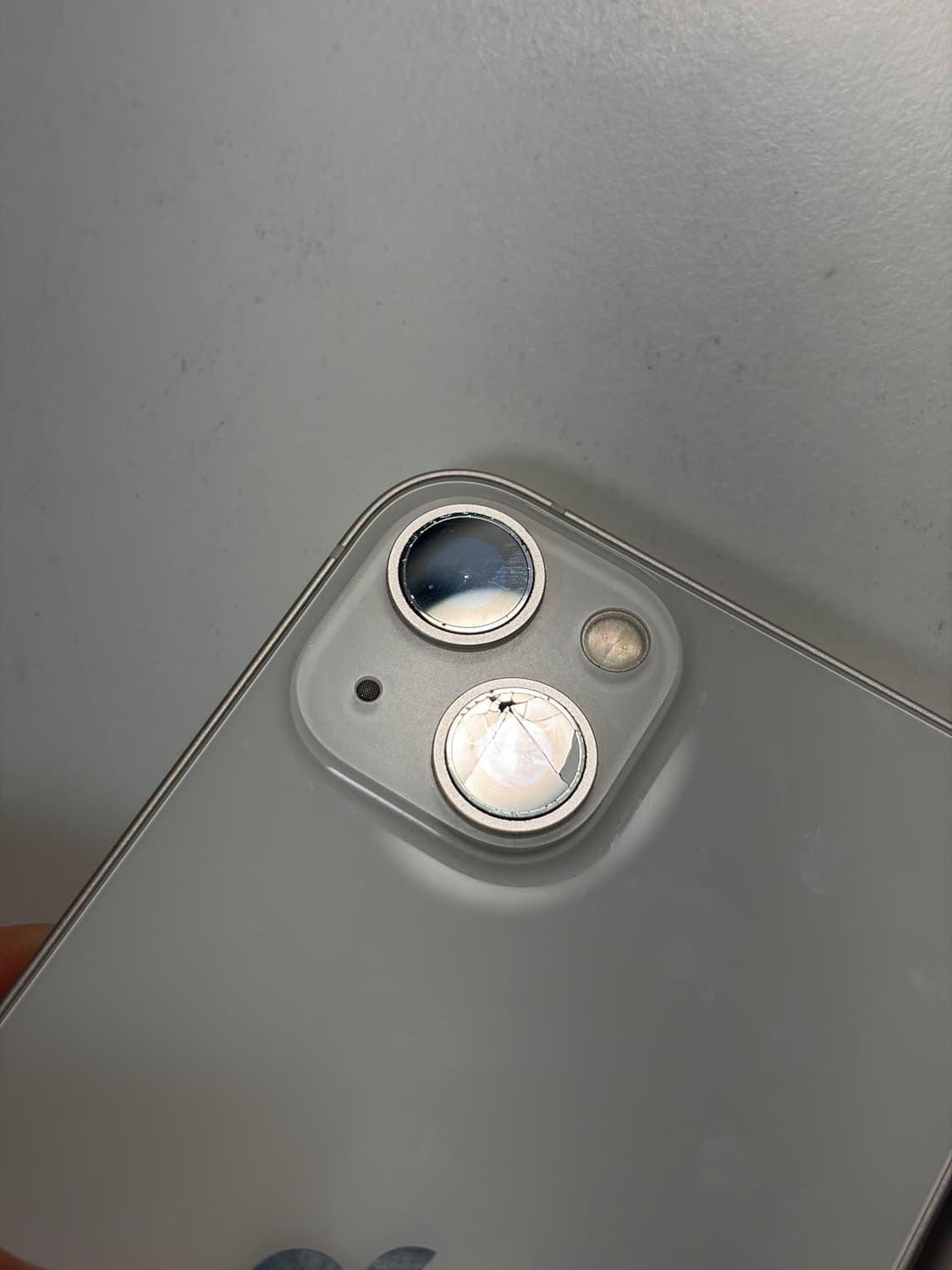 아이폰13 화이트 128 (후면 카메라 깨짐, 작동X) 상품이미지5