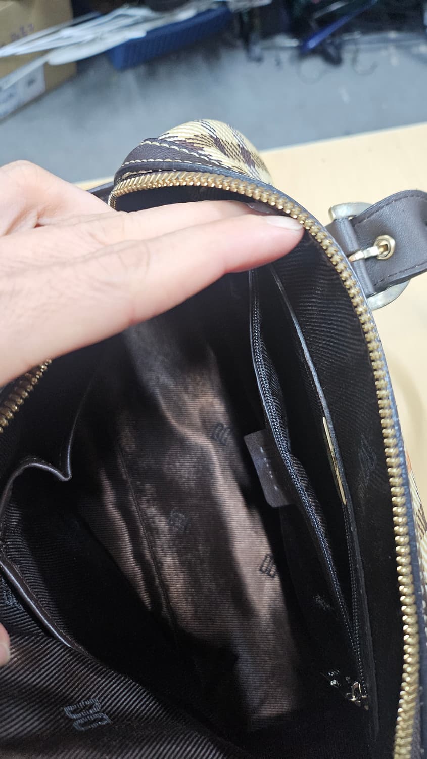 닥스 체크 도트백 상품이미지10