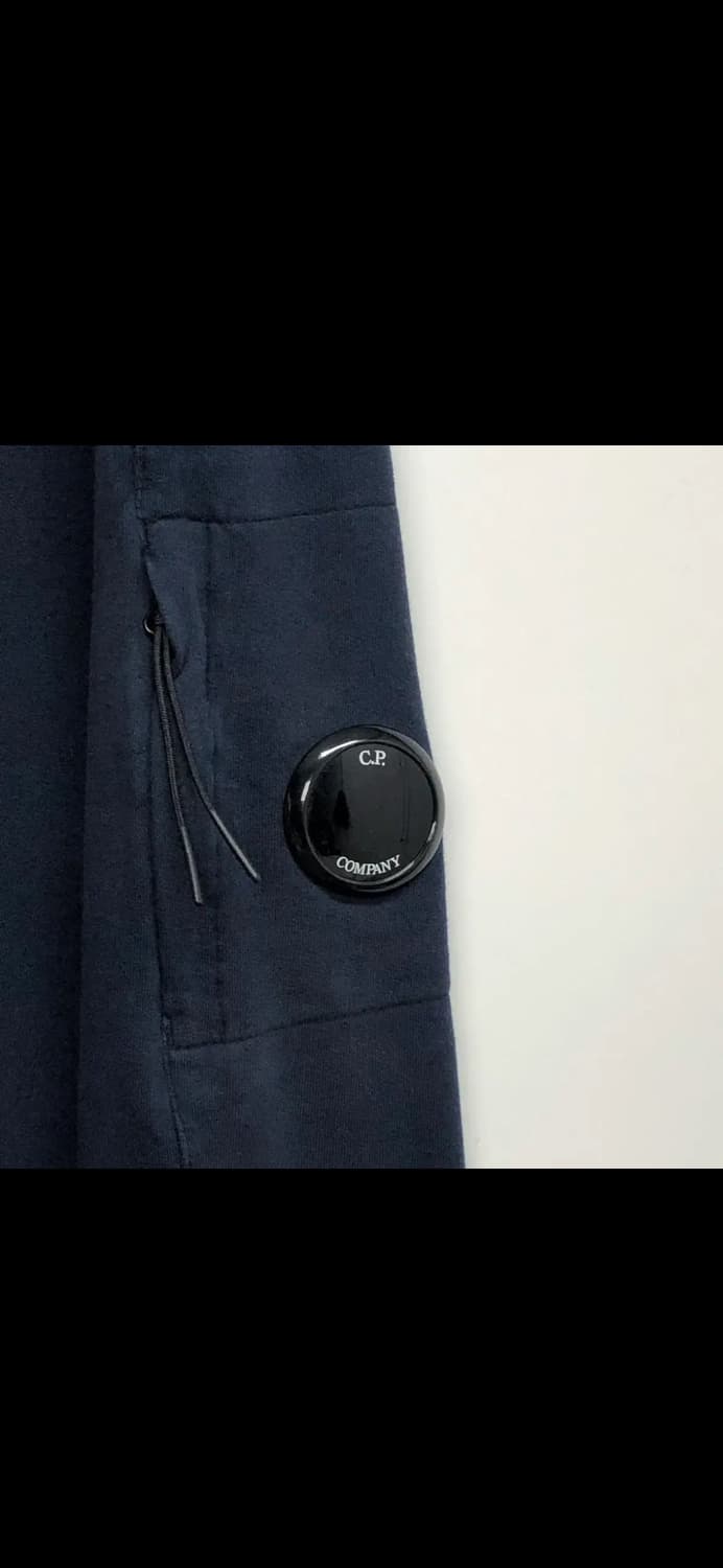 Cp컴퍼니 맨투맨 네이비 팝니다 (교신ㅇ) 상품이미지2