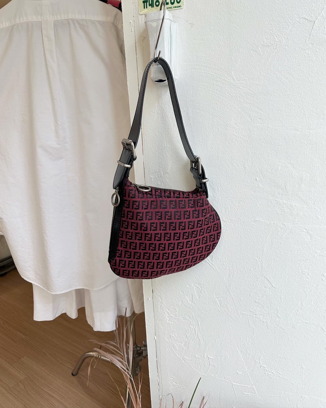펜디 버건디 주카패턴 버클 숄더백  상품이미지1