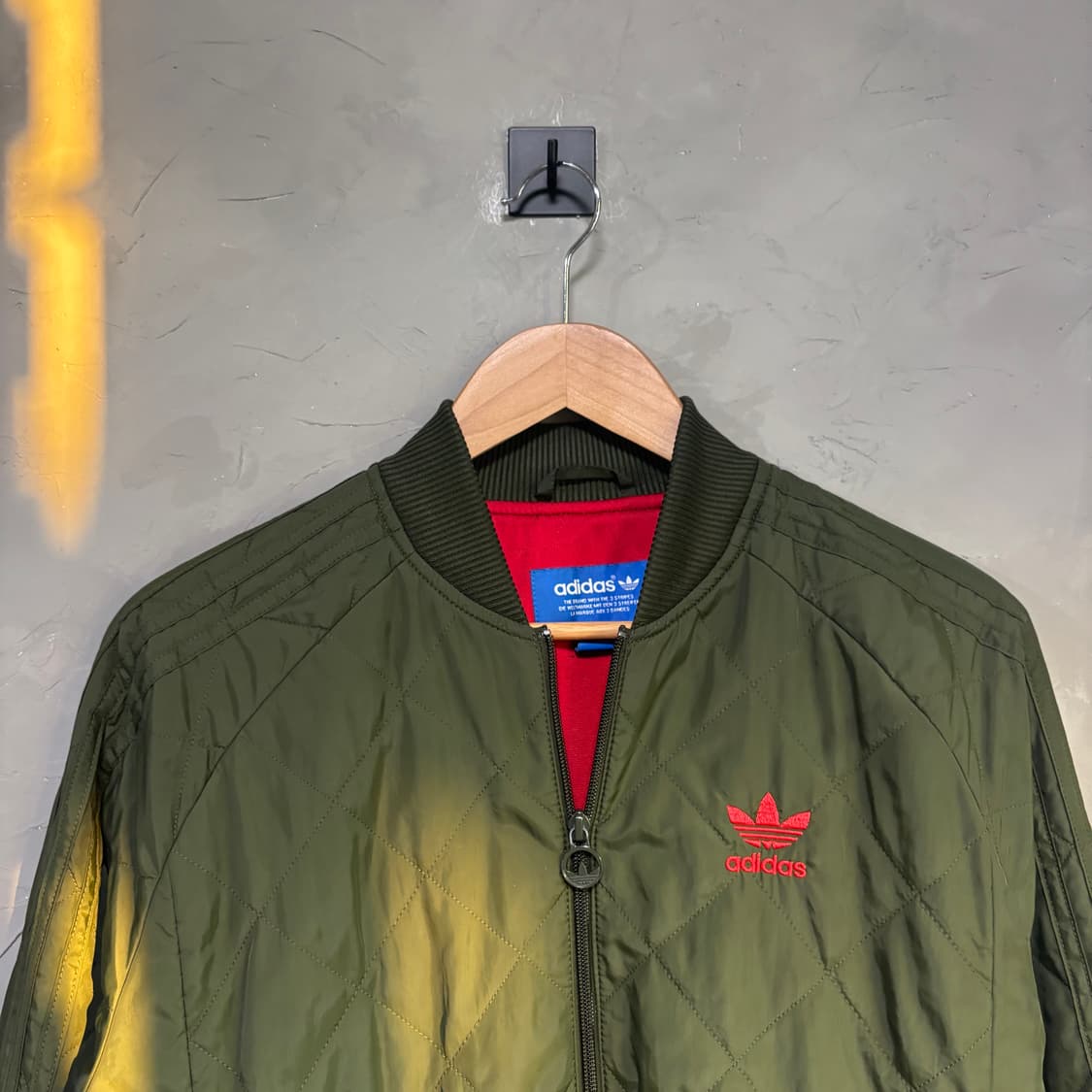 아디다스 슈퍼스타 퀄팅 경량패딩 카키 상품이미지2