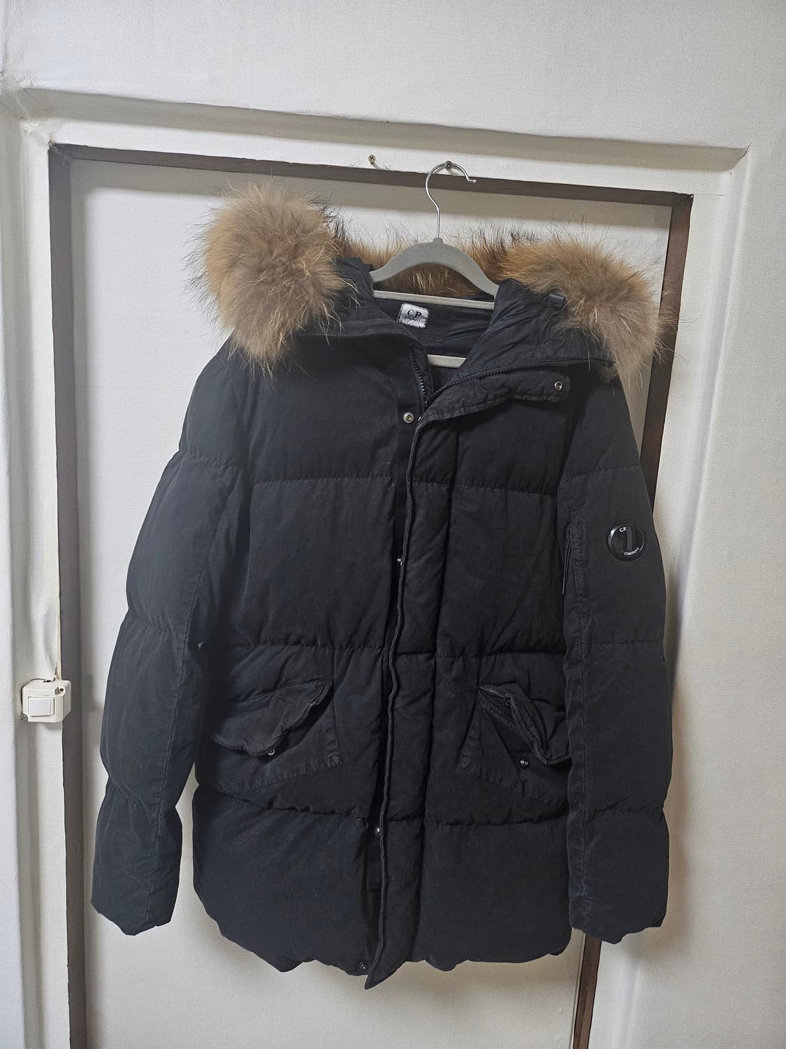 cp컴퍼니 가먼트다잉 블랙 패딩 s(95-100) 매장판 상품이미지1