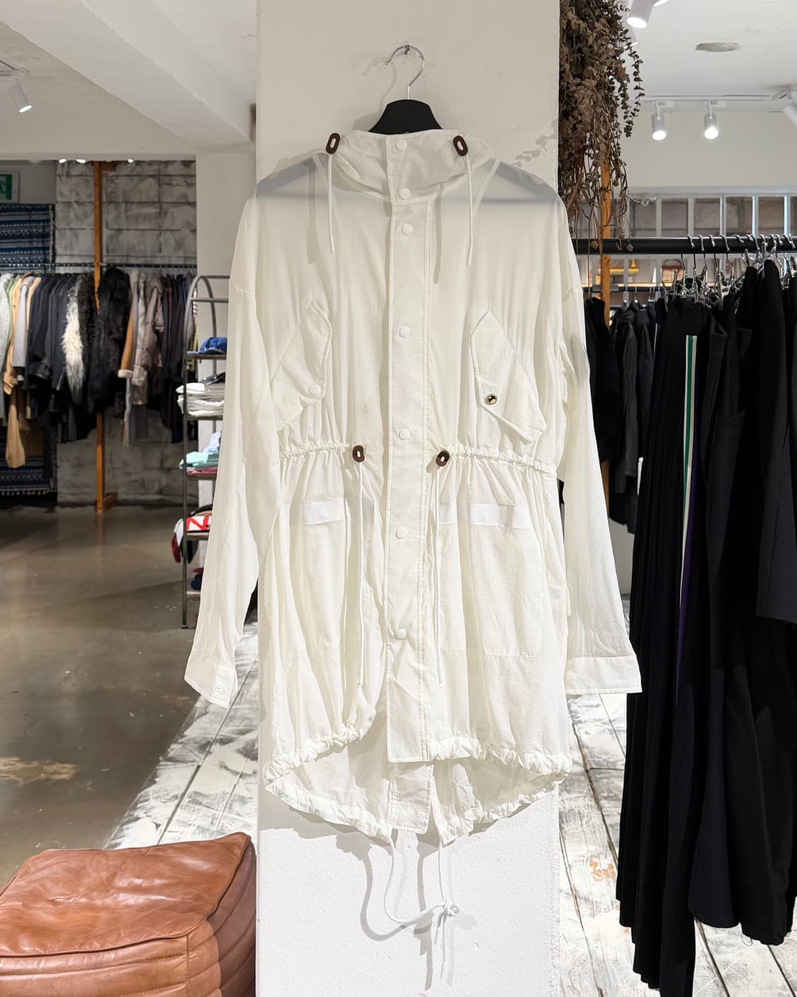 몽벨 화이트 나일론 후드 스트링 윈드브레이커 자켓 상품이미지1