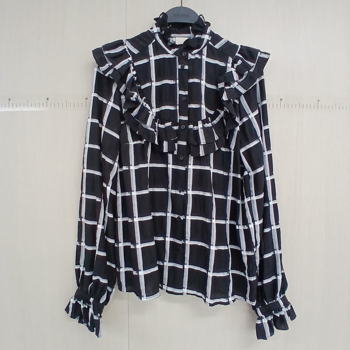 H&M  블랙 체크 프릴 블라우스 상품이미지1
