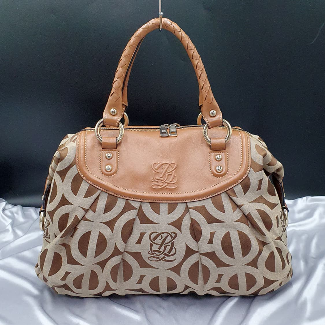 루이까또즈 로고패턴 럭셔리 토트백 중고 가방 은피아노 상품이미지2