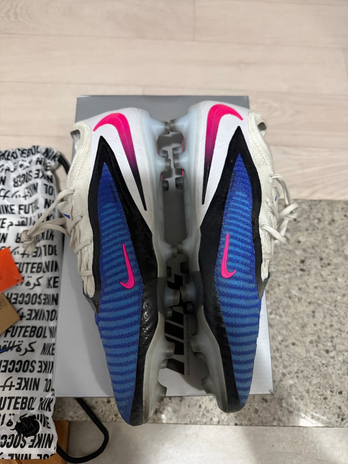 나이키 팬텀 6 로우 엘리트 AG-Pro 레이서 블루 핑크 블라스트 상품이미지4