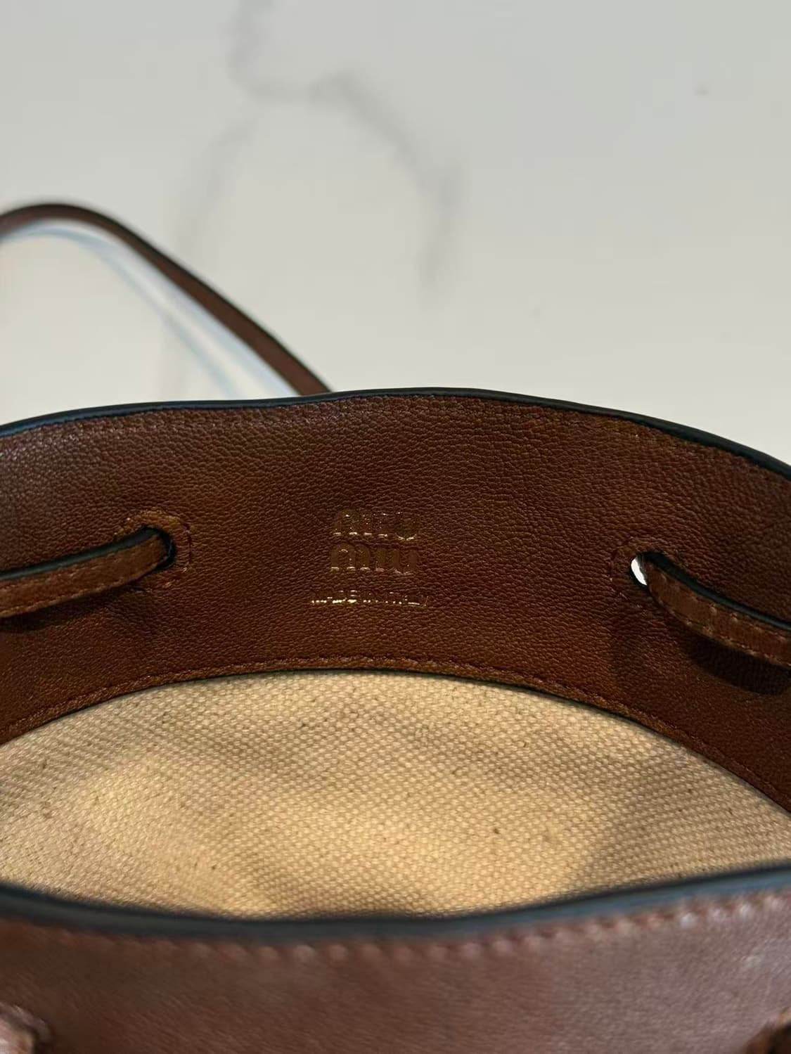 미우 미우 나파 레더 미니백 오크 상품이미지6