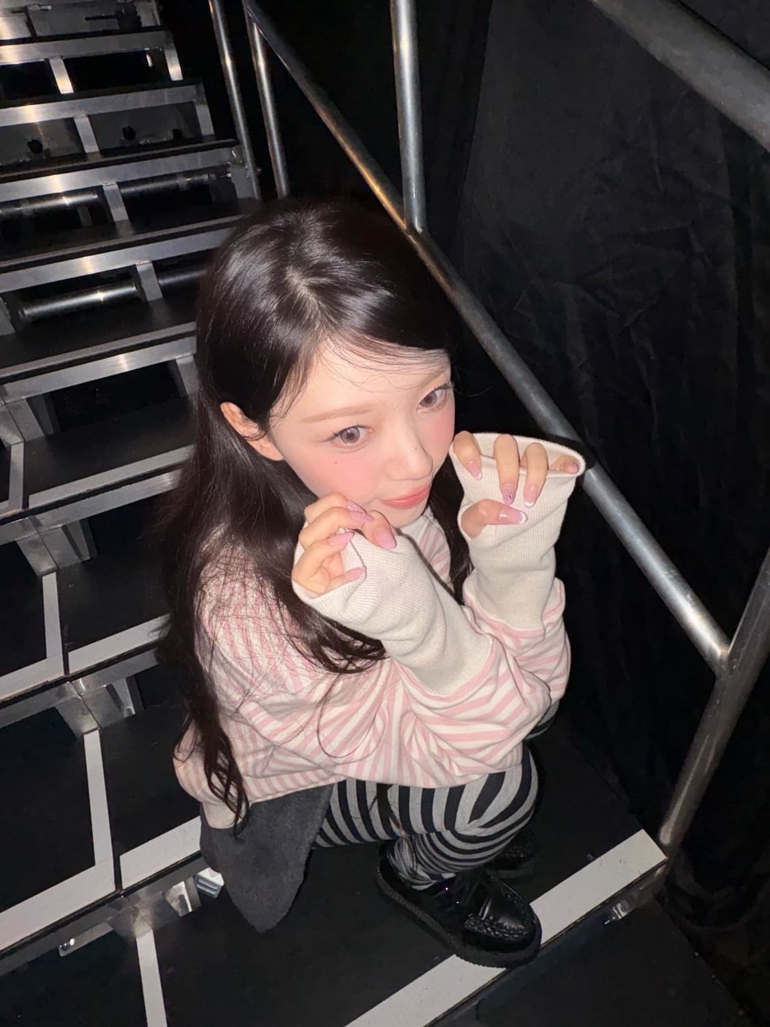 더뮤지엄비지터 스트라이프 언발란스 집업 (모카 착용) 상품이미지3