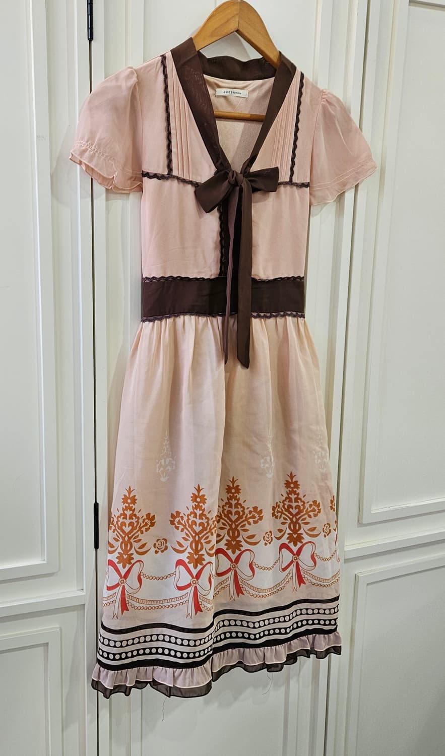 엑시즈팜 (axes femme) 초콜릿무드 리본 프린트 원피스 상품이미지2