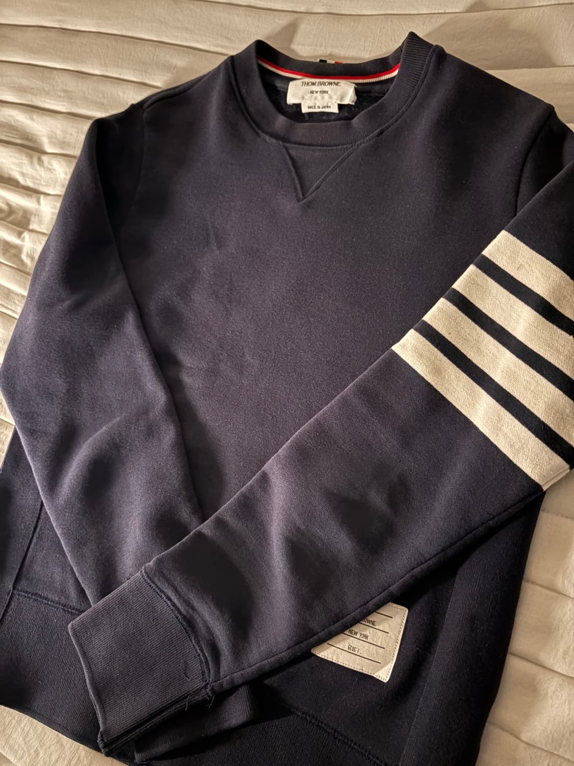 톰브라운 4선 완장 맨투맨 네이비 1사이즈 상품이미지3