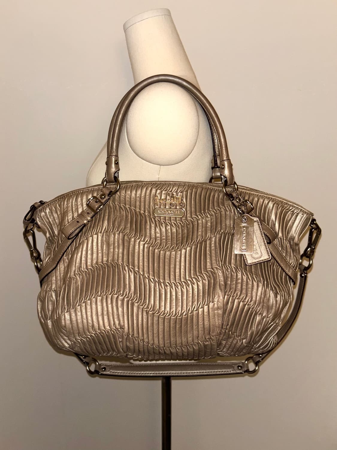 🚨연말세일🚨Coach Pink Gold shoulder bag 상품이미지1