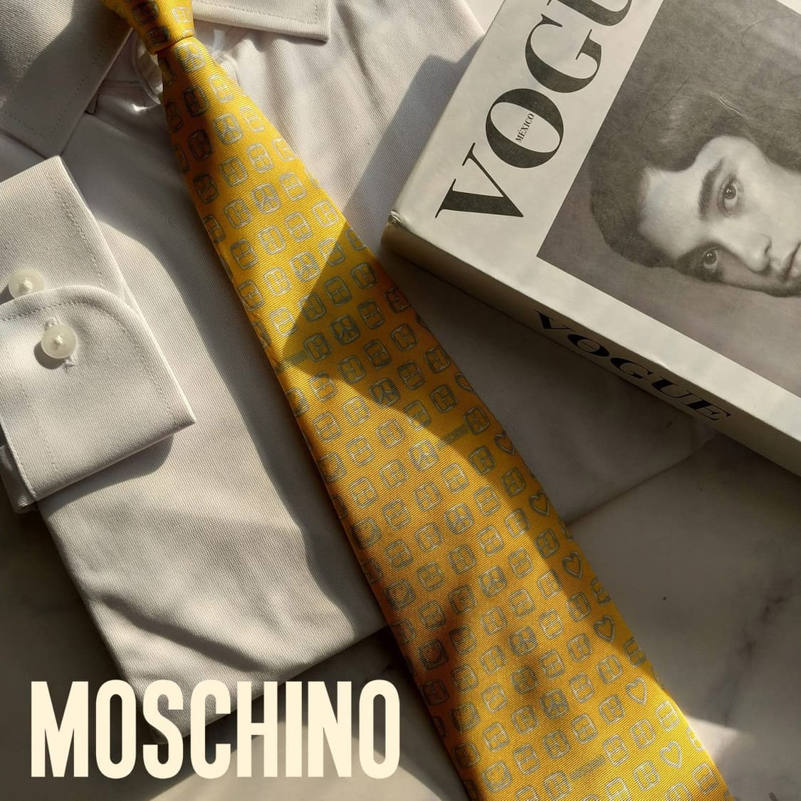 모스키노 실크 옐로우 아이코닉 패턴 넥타이 9.5cm A등급 K1537
 상품이미지1