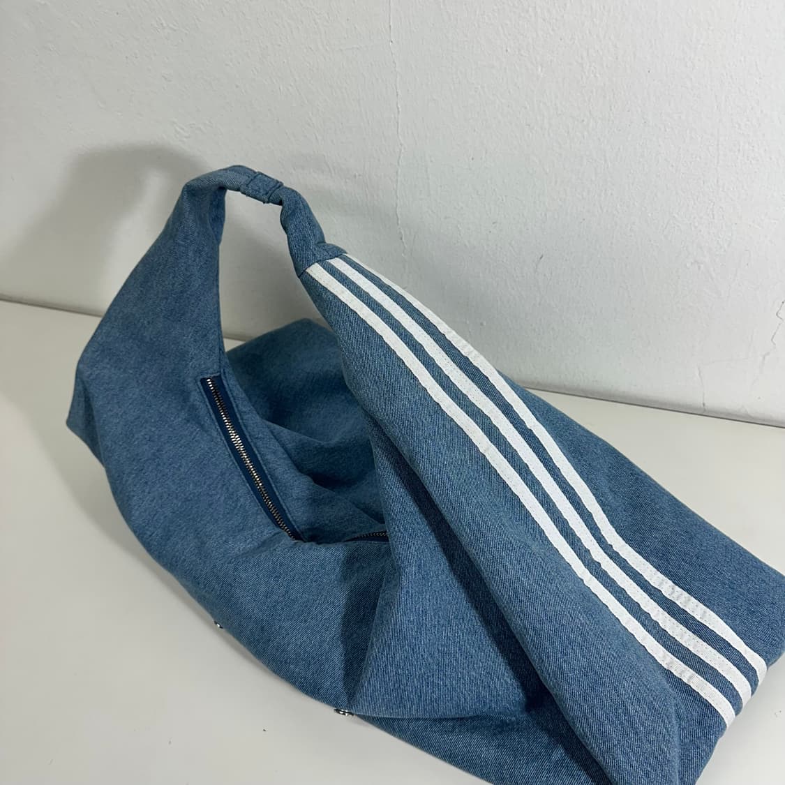 우먼OS 아디다스오리지날 연청워시드 데님에코백 상품이미지3