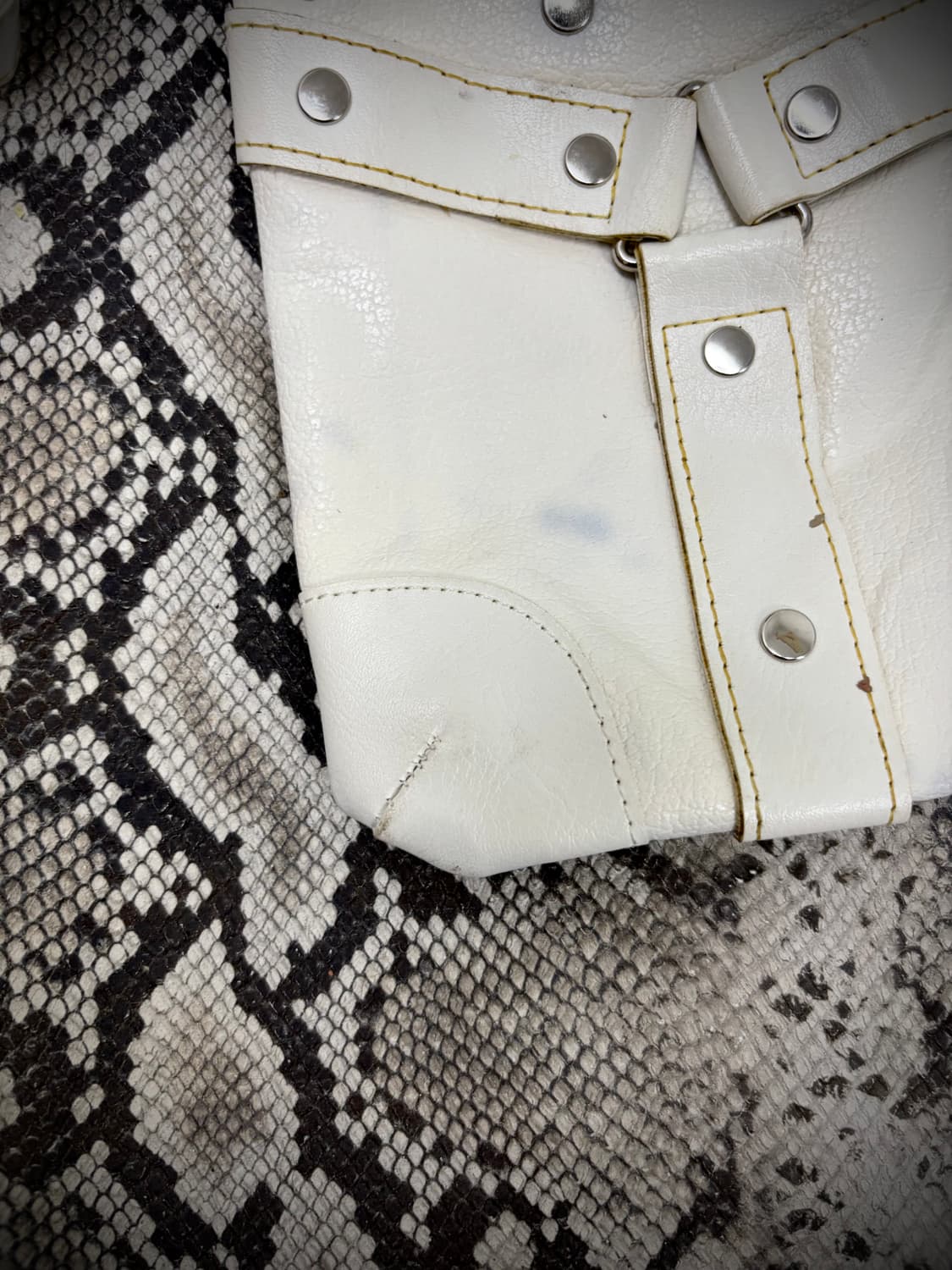 “OLCI” Buckle Detail White Bag  상품이미지5