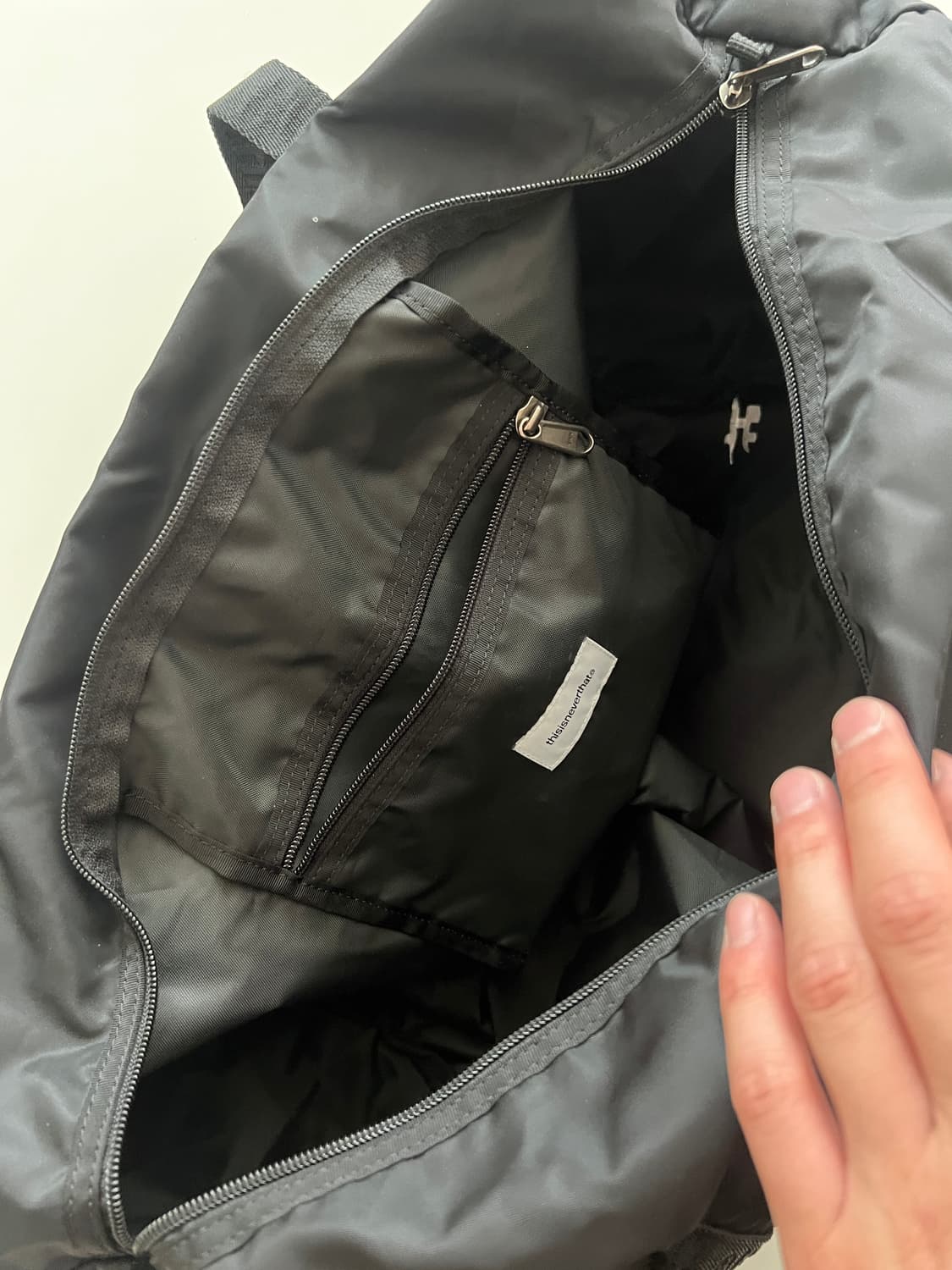 디스이즈네버댓 라이트 더플백 M 판매합니다. 상품이미지4