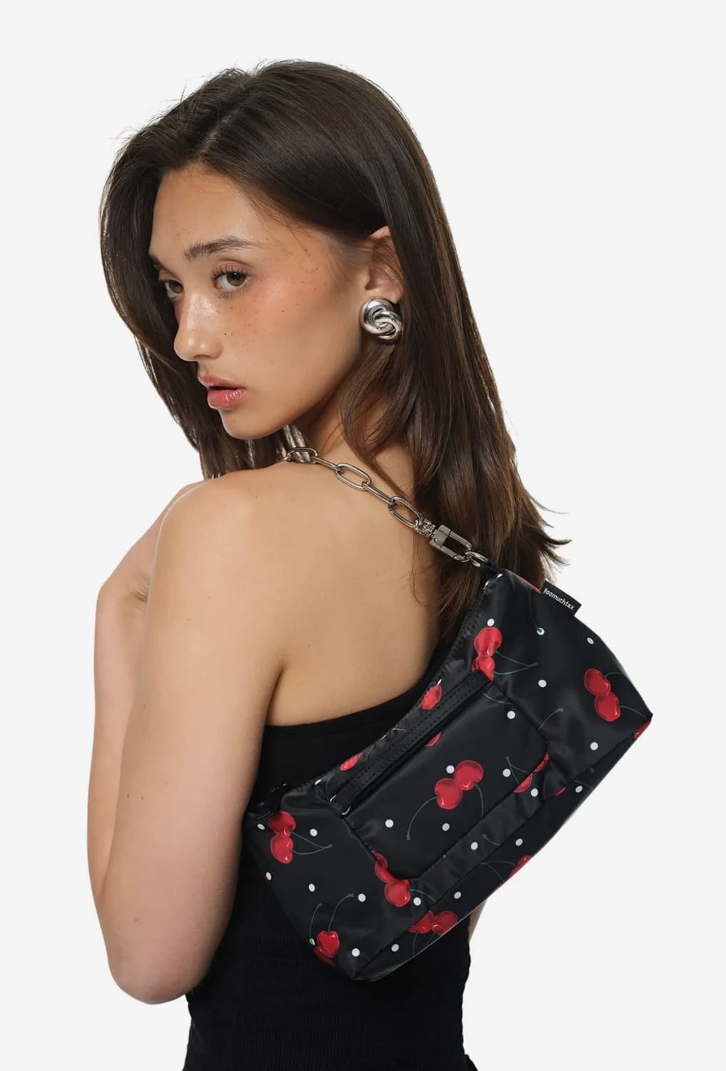 (새상품) 투머치택스 프린티드 호보백 블랙 체리 (조이 착용) 상품이미지8