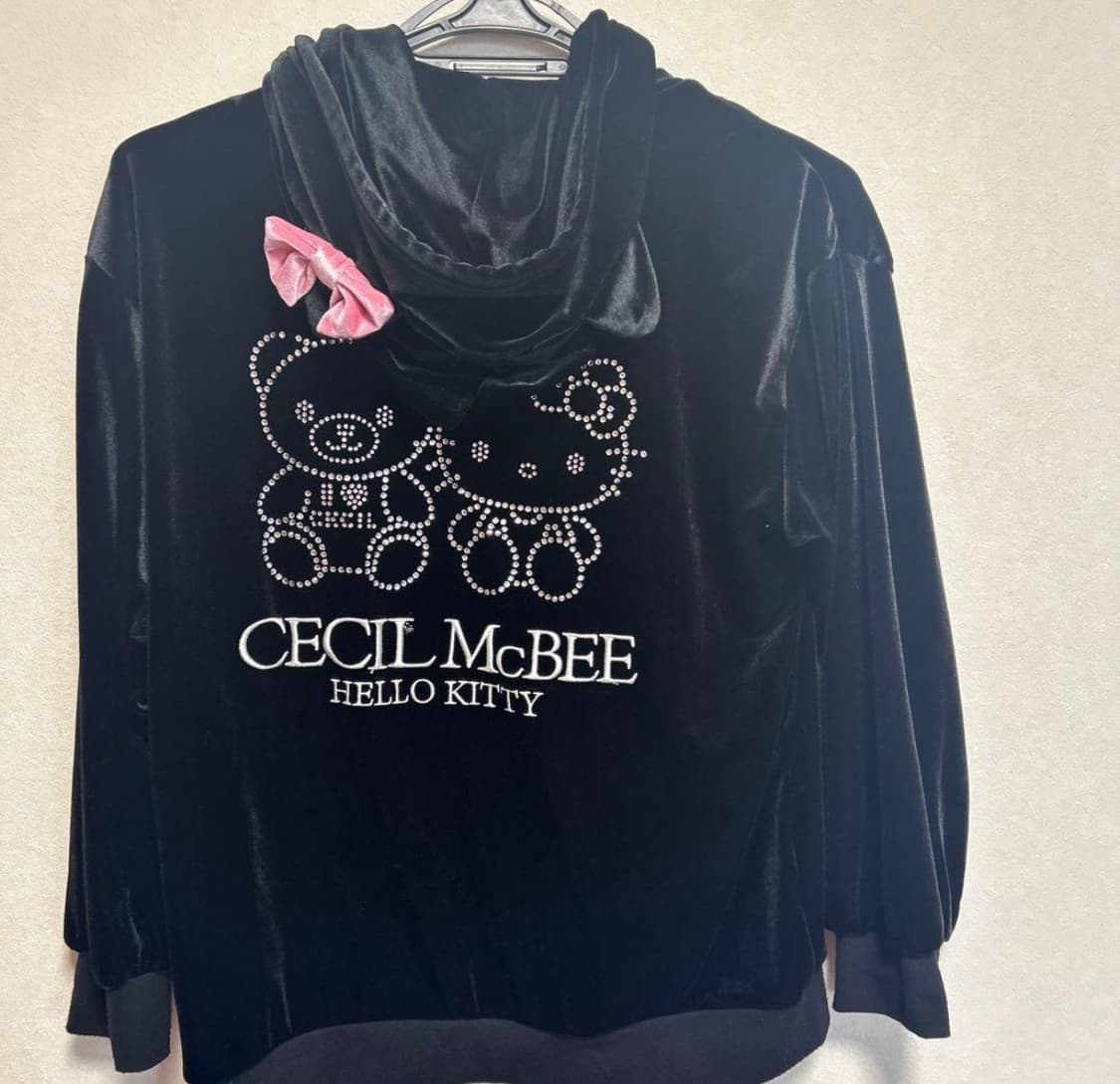 세실맥비 헬로키티 벨벳 셋업 블랙 L사이즈 상품이미지2