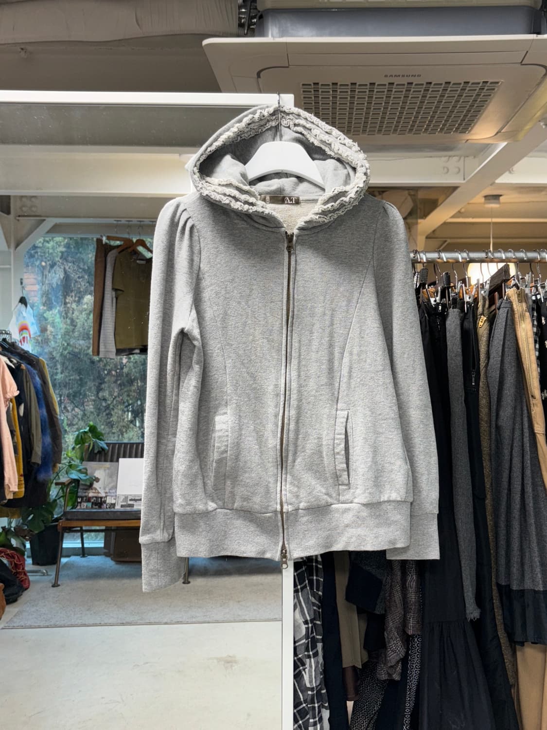 아츠로 타야마 프릴 후드집업 상품이미지1