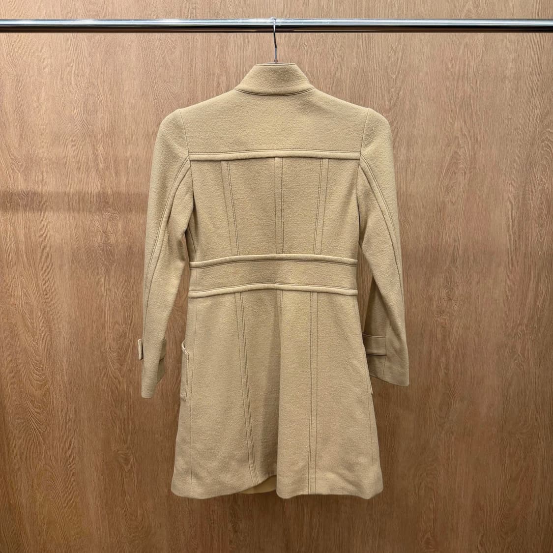 버버리 블루 라벨 울 코트 스탠드 카라 벨트 버튼 디테일 슬림핏 베이지 상품이미지3
