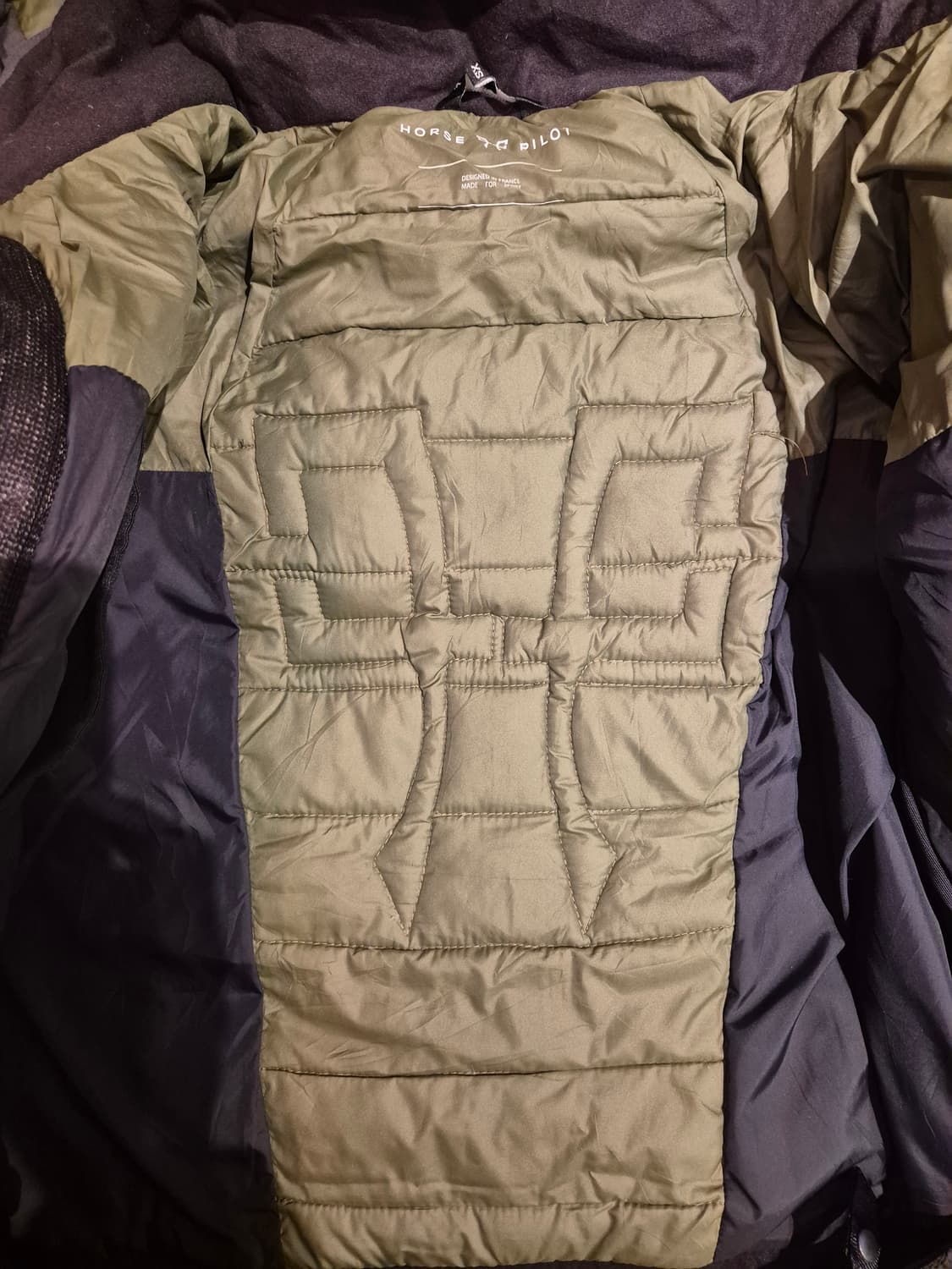 프랑스 승마 브랜드 **Horse Pilot(호스 파일럿)**의 패딩 x 상품이미지4