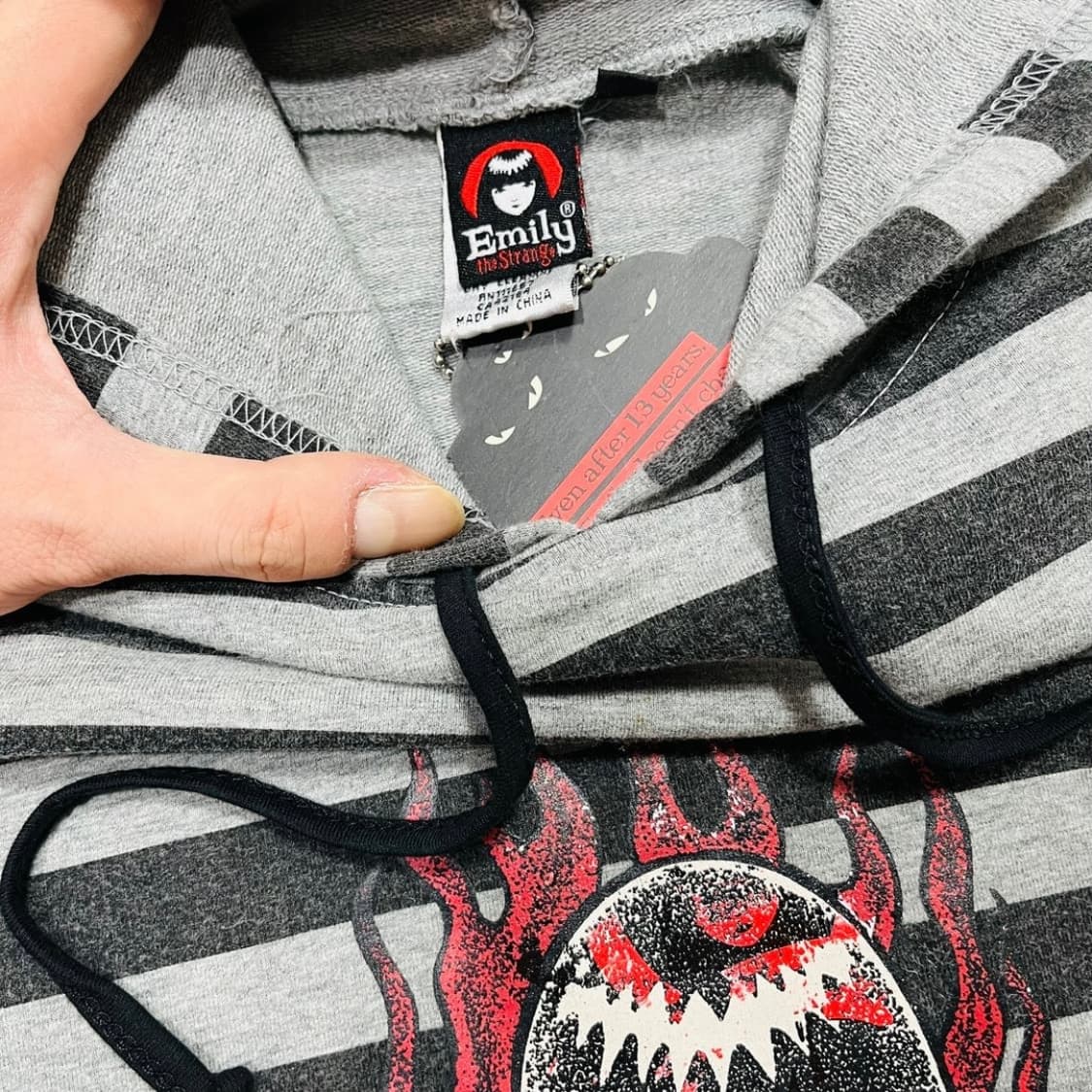 펑크 에밀리 플레임 오컬트 소녀 빈티지 데드스탁 후디 상품이미지4