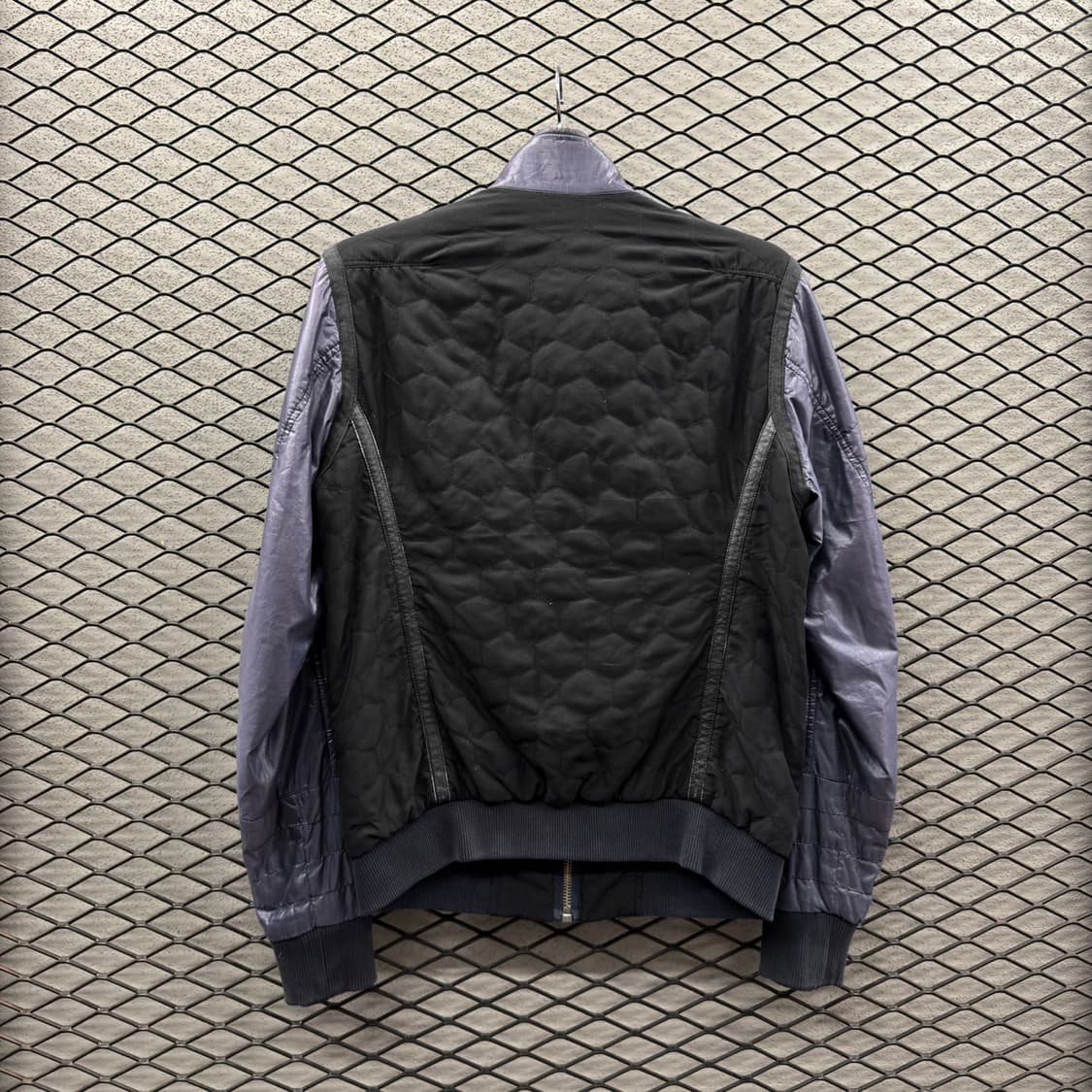 디젤 듀얼톤 블루종 자켓 퀼팅 샤이니 나일론 자수패치 디테일 블랙 상품이미지7