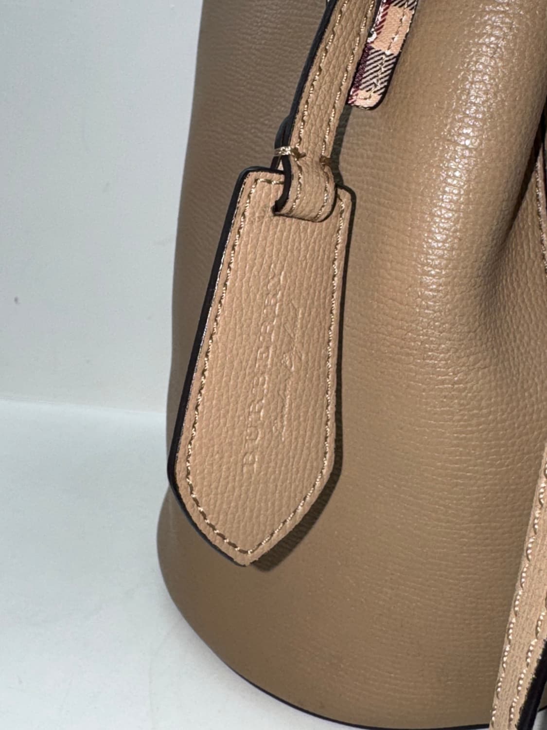 버버리 헤이마켓 버킷백(한국명품감정서) 상품이미지8