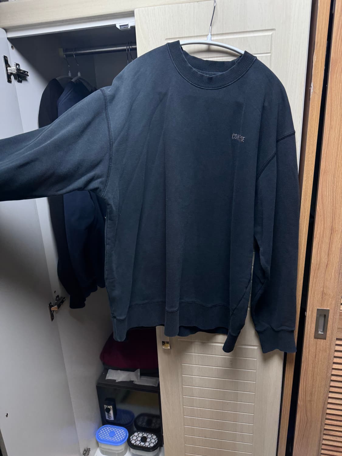 컨버스 먹색 맨투맨 상품이미지3