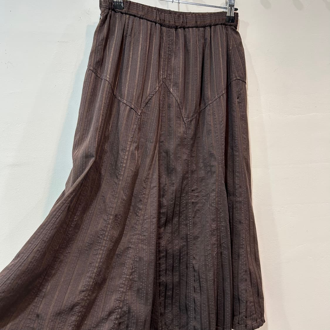 딥브라운 스트라이프 미디 스커트 상품이미지5