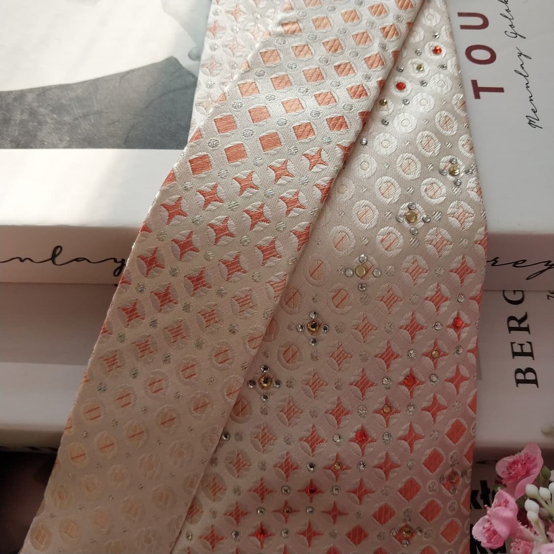 파코라반 실크 아이보리 패턴 넥타이 9.2cm 새상품 K1430
 상품이미지3