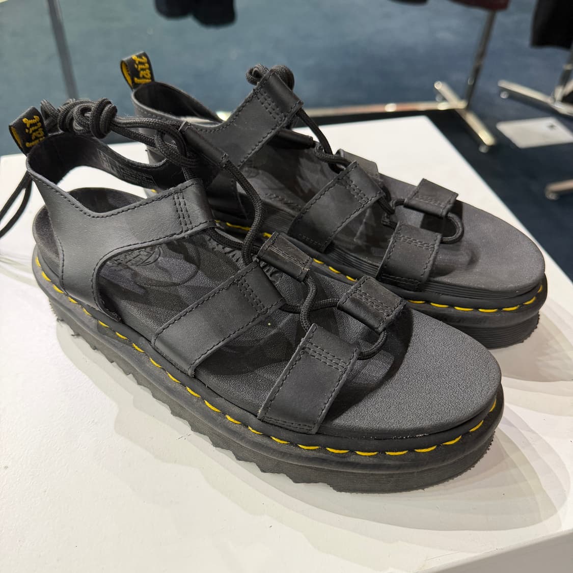 [250mm] 닥터마틴 나틸라 샌들 상품이미지1