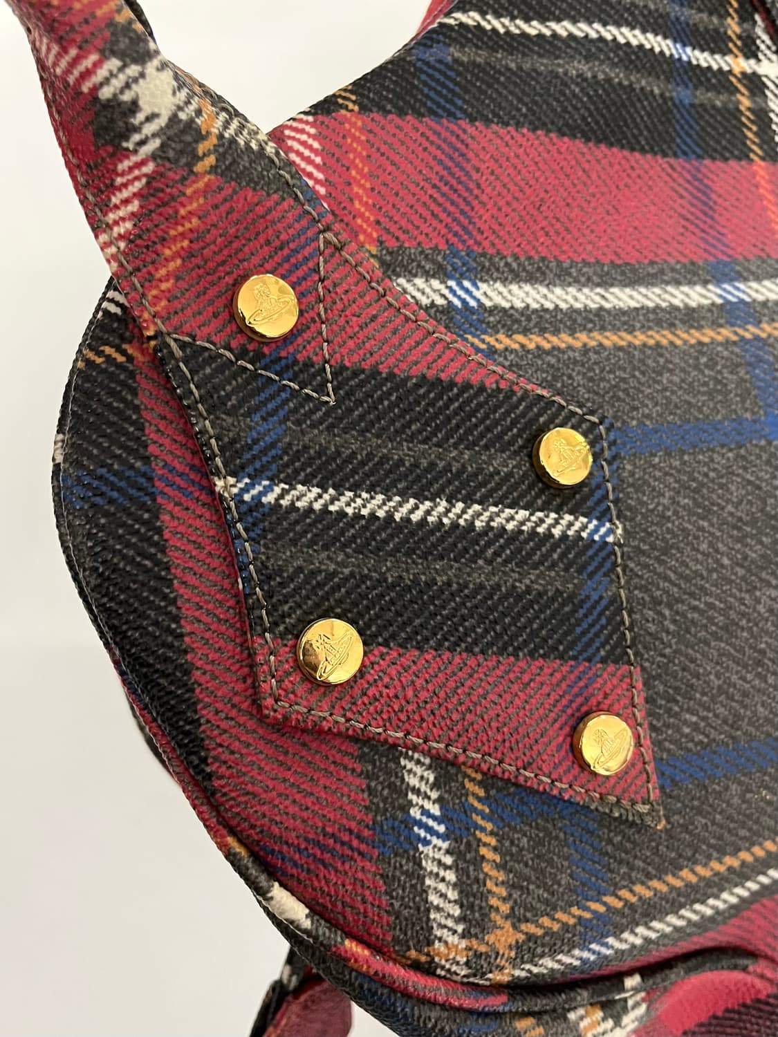 비비안웨스트우드 체크 하트 실루엣 백 상품이미지4