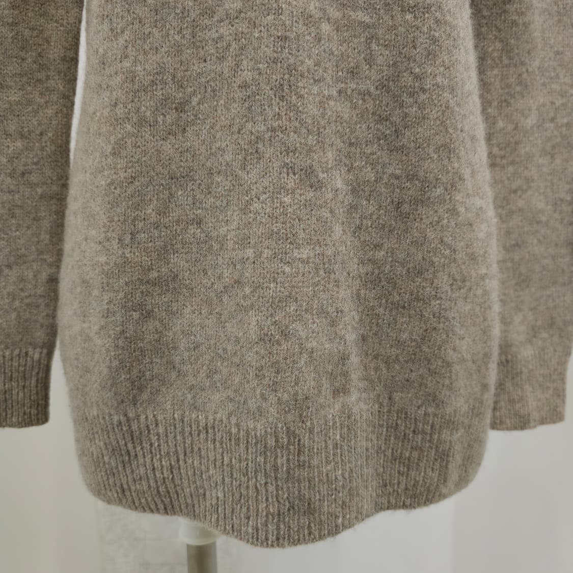 유니클로 울100 베이지 브이넥 롱니트 상품이미지4