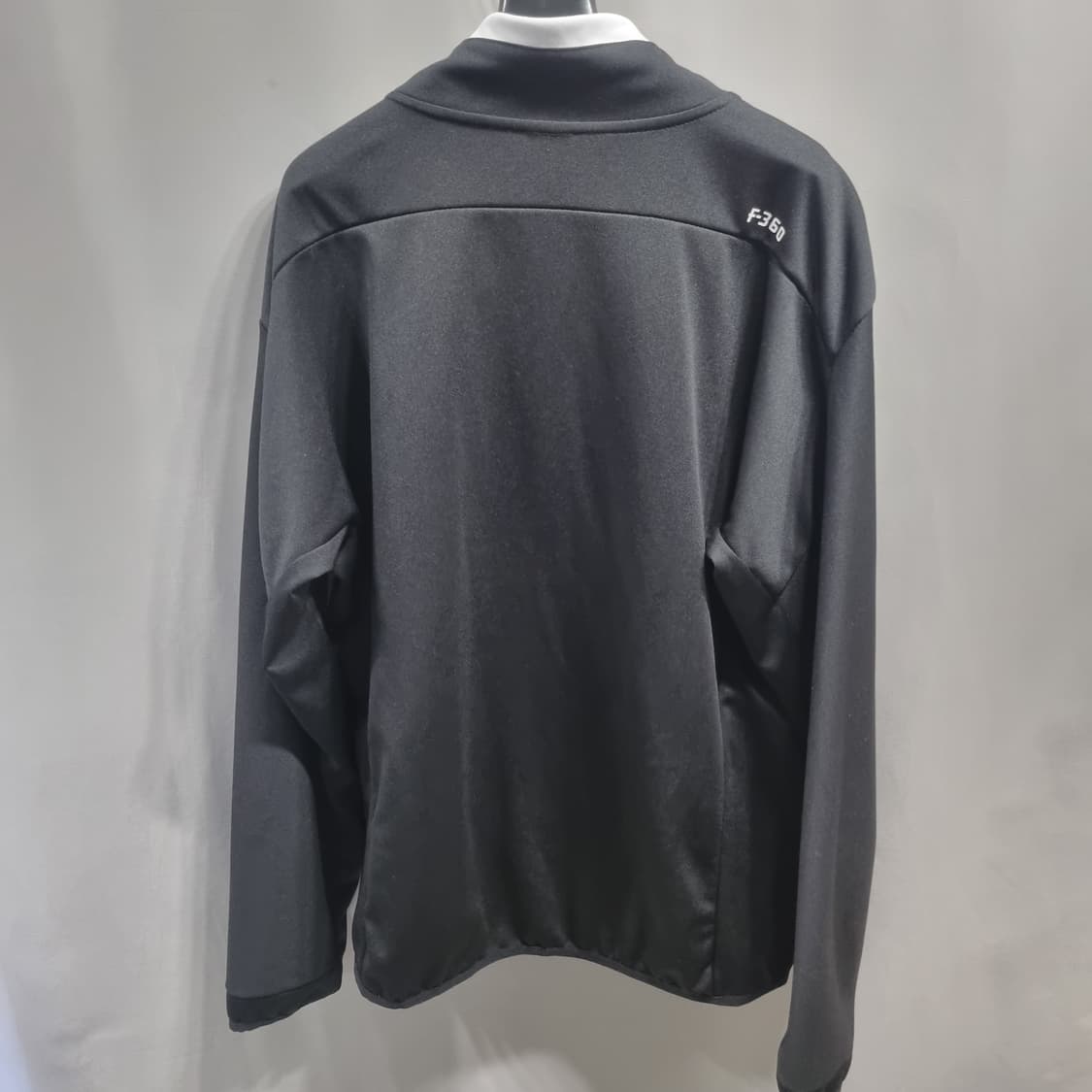 데상트 블랙 athletic 트랙 자켓 상품이미지2