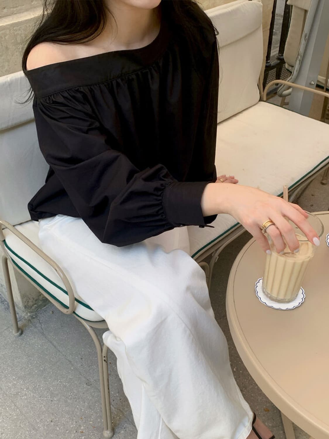 새상품) BRONN 브론 오프숄더 긴팔 블라우스 블랙 상품이미지4