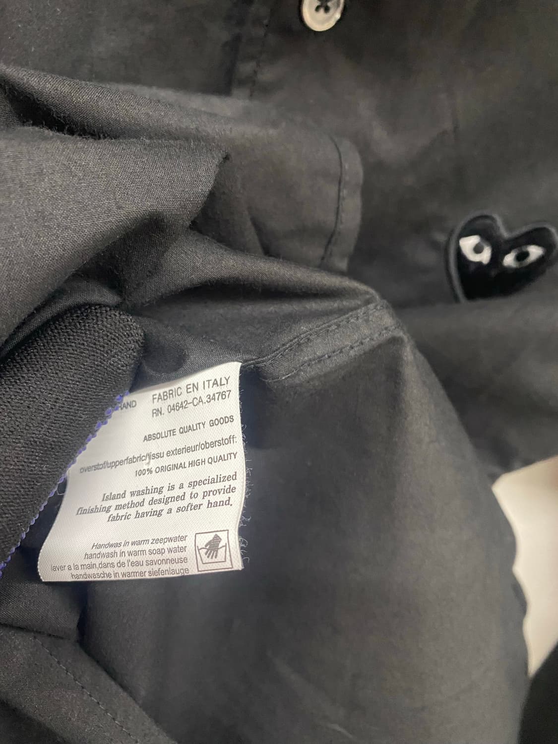 꼼데가르송 플레이 하트 와펜 셔츠 블랙 상품이미지5