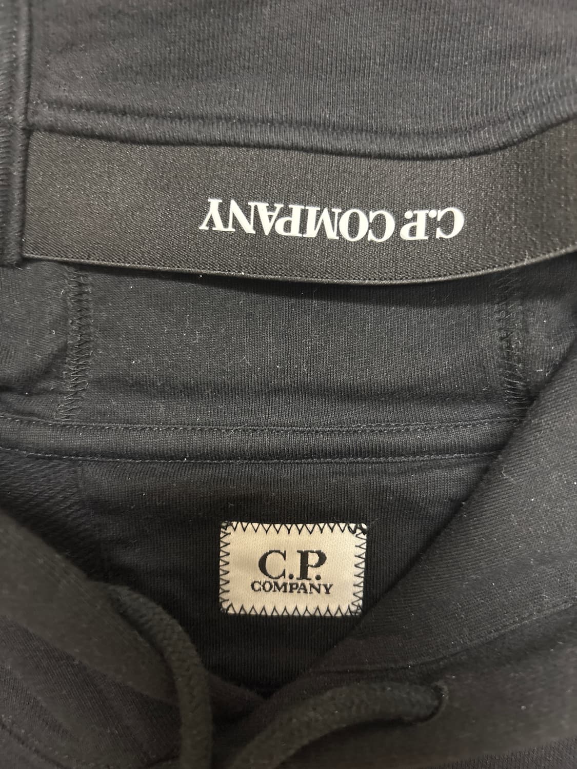 cp컴퍼니 다이애그널 레이즈드 플리스 후드 블랙 상품이미지3